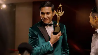 Lạc Trong Hào Quang